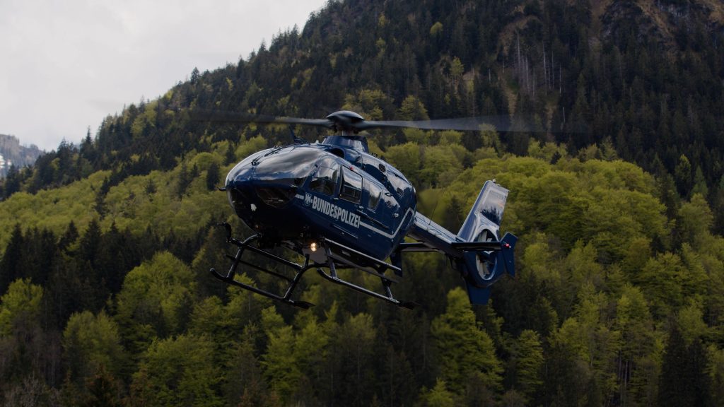 Bundespolizei Hubschrauber im Einsatz in den Alpen