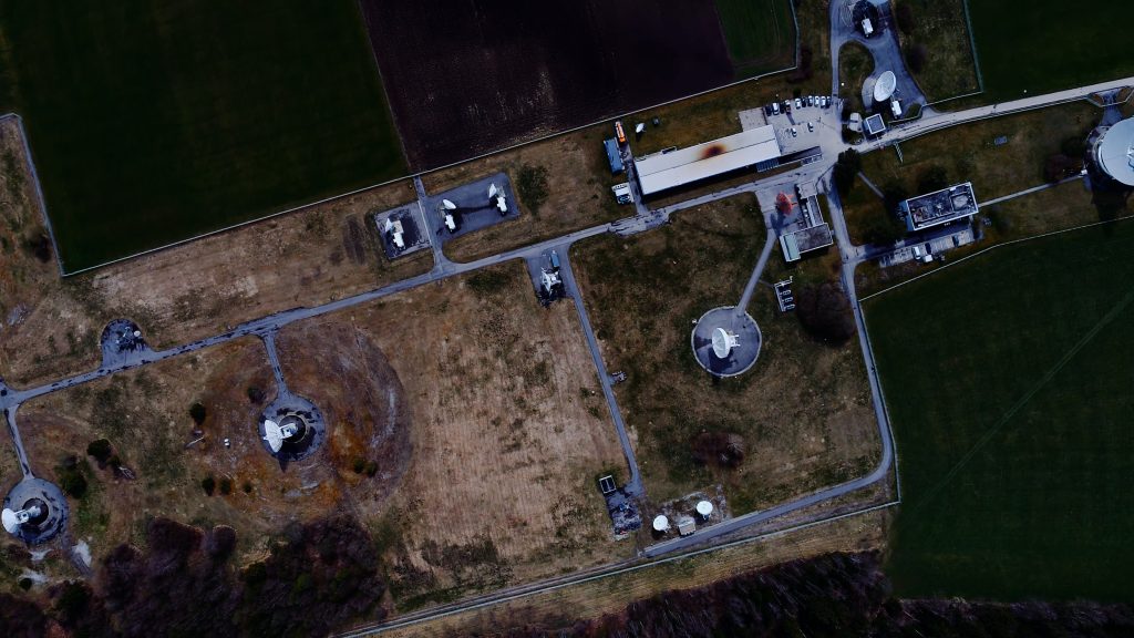 Im Imagefilm werden die Groundsegements in Weilheim, Bayern mittels von vimo erstellten Drohnenaufnahmen gezeigt.